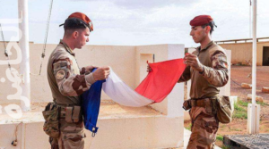 Read more about the article فرنسا تبدأ تسليم المنشآت العسكرية في السنغال