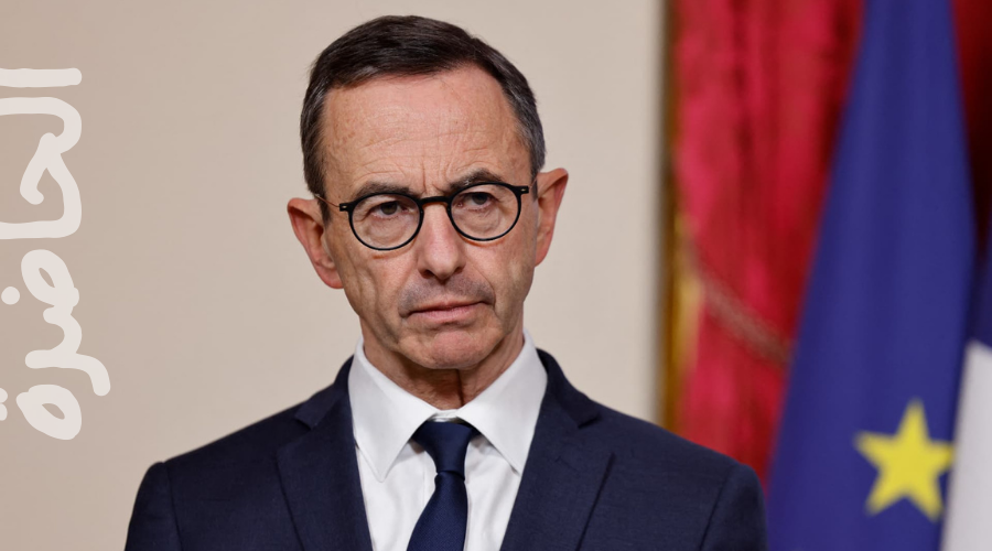 You are currently viewing تحدي الترحيل يشعل النار: وزير الداخلية الفرنسي يلوّح بالاستقالة ويتوعد الجزائر بـ”رد تدريجي”
